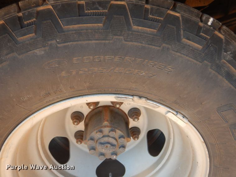 image for item DJ8993 2015 Chevrolet Silverado 3500HD  Crew Cab flatbed pickup truck