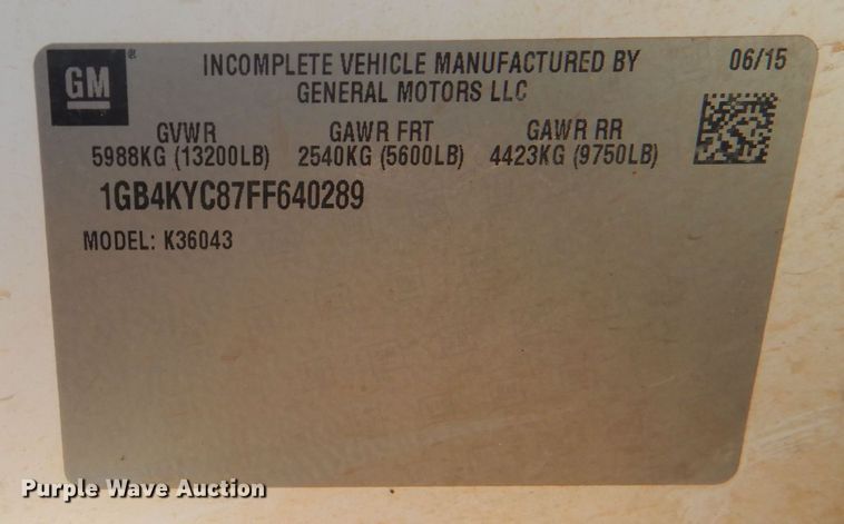 image for item DJ8993 2015 Chevrolet Silverado 3500HD  Crew Cab flatbed pickup truck