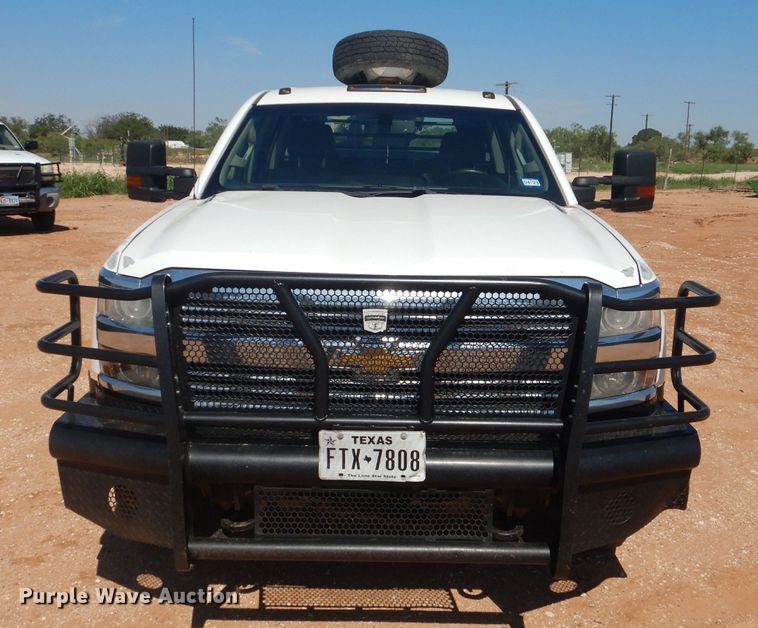 image for item DJ8996 2015 Chevrolet Silverado 3500HD  Crew Cab flatbed pickup truck