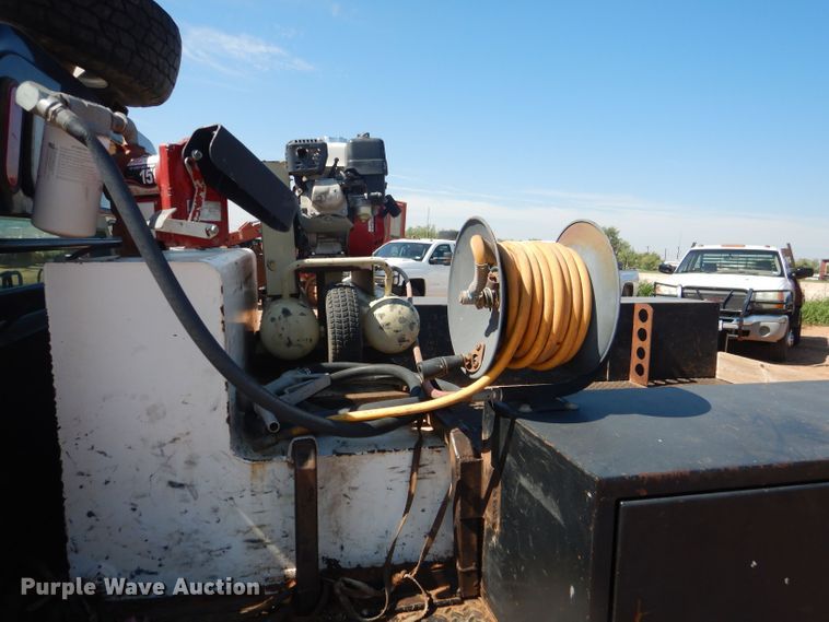 image for item DJ8996 2015 Chevrolet Silverado 3500HD  Crew Cab flatbed pickup truck