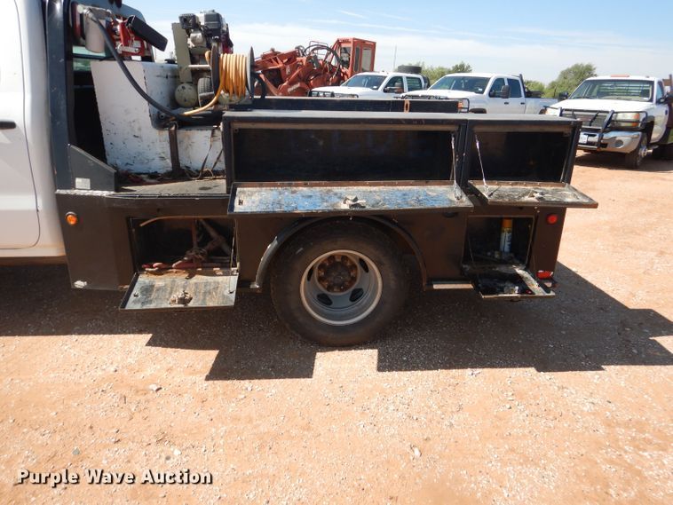 image for item DJ8996 2015 Chevrolet Silverado 3500HD  Crew Cab flatbed pickup truck