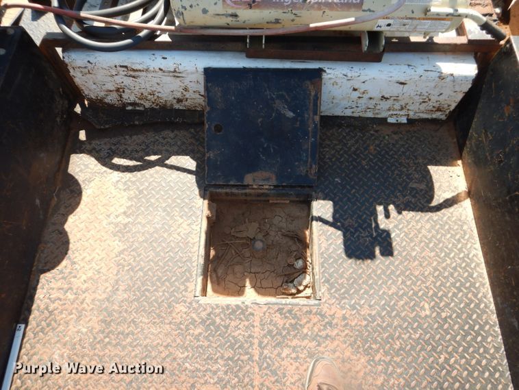 image for item DJ8996 2015 Chevrolet Silverado 3500HD  Crew Cab flatbed pickup truck