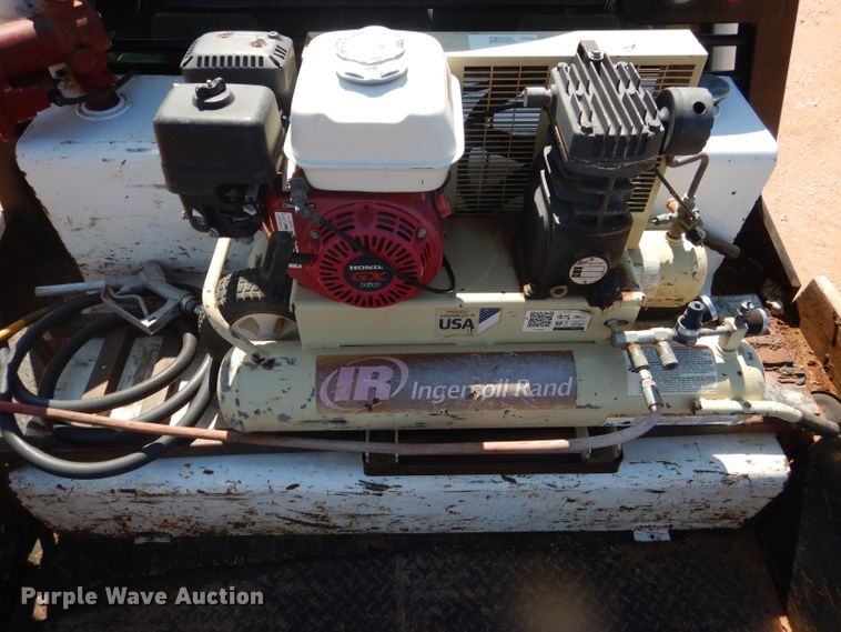 image for item DJ8996 2015 Chevrolet Silverado 3500HD  Crew Cab flatbed pickup truck