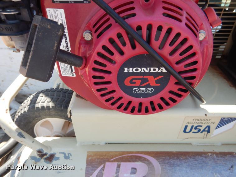 image for item DJ8996 2015 Chevrolet Silverado 3500HD  Crew Cab flatbed pickup truck