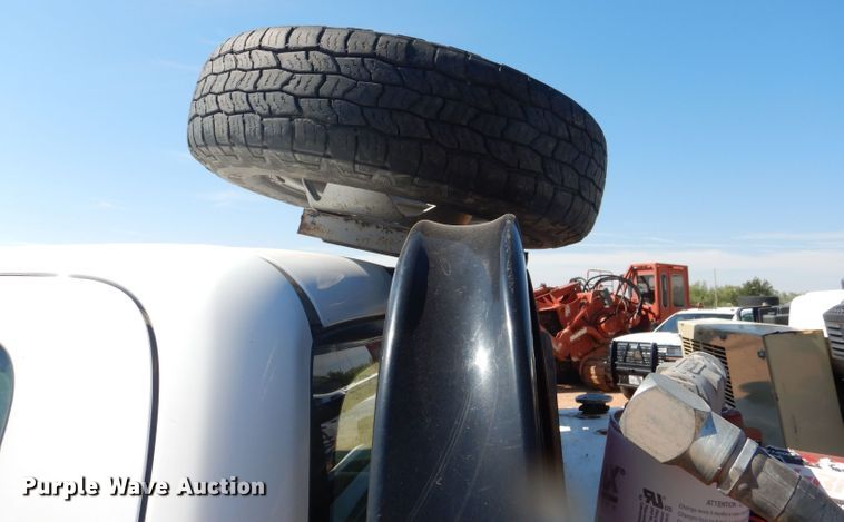 image for item DJ8996 2015 Chevrolet Silverado 3500HD  Crew Cab flatbed pickup truck