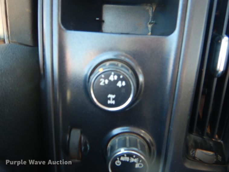 image for item DJ8996 2015 Chevrolet Silverado 3500HD  Crew Cab flatbed pickup truck