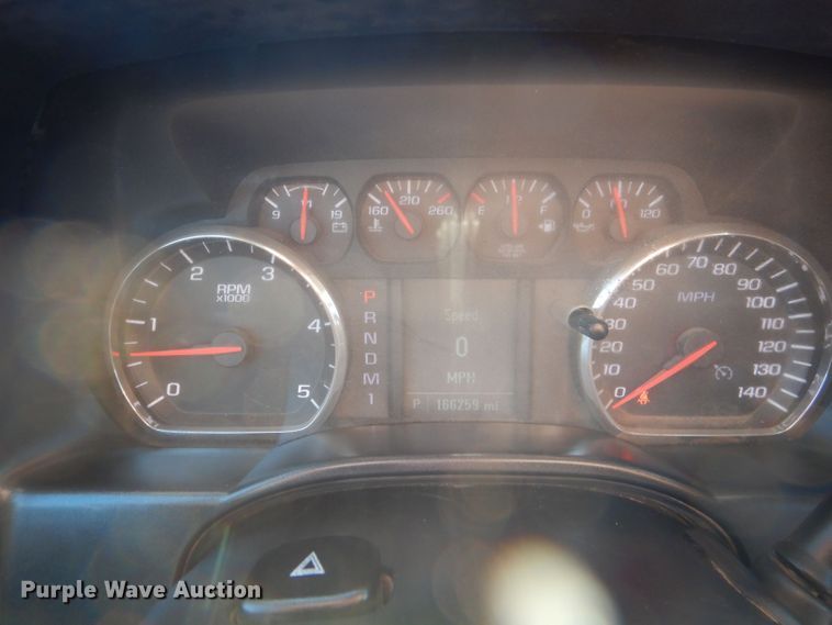 image for item DJ8996 2015 Chevrolet Silverado 3500HD  Crew Cab flatbed pickup truck