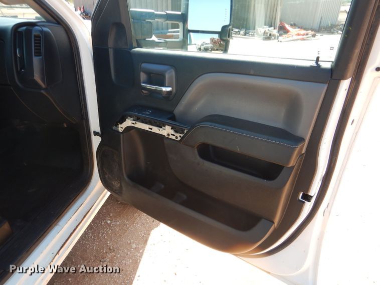 image for item DJ8996 2015 Chevrolet Silverado 3500HD  Crew Cab flatbed pickup truck