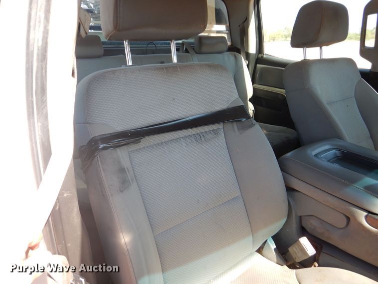 image for item DJ8996 2015 Chevrolet Silverado 3500HD  Crew Cab flatbed pickup truck