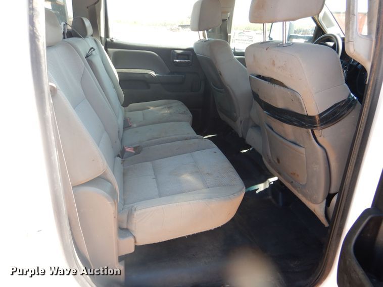 image for item DJ8996 2015 Chevrolet Silverado 3500HD  Crew Cab flatbed pickup truck