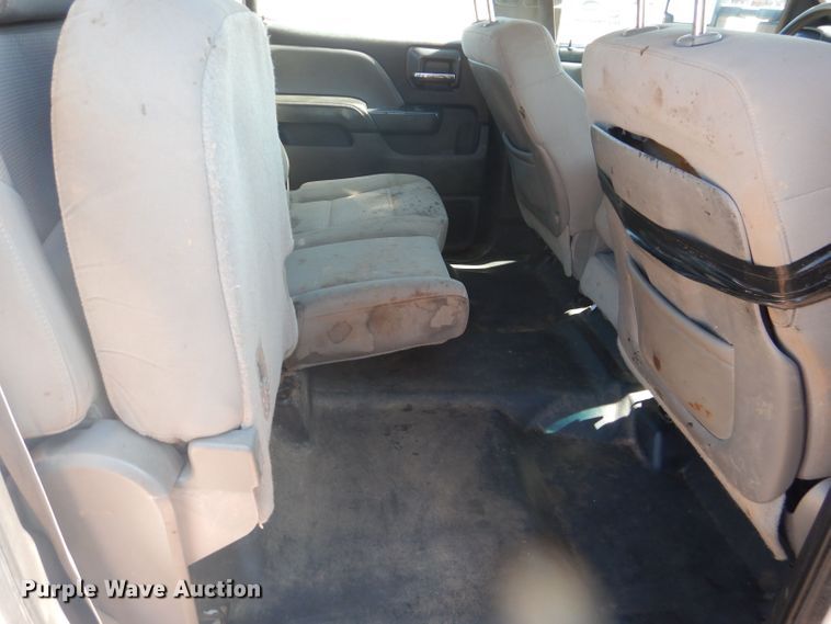 image for item DJ8996 2015 Chevrolet Silverado 3500HD  Crew Cab flatbed pickup truck