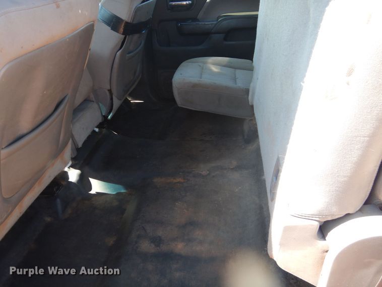 image for item DJ8996 2015 Chevrolet Silverado 3500HD  Crew Cab flatbed pickup truck