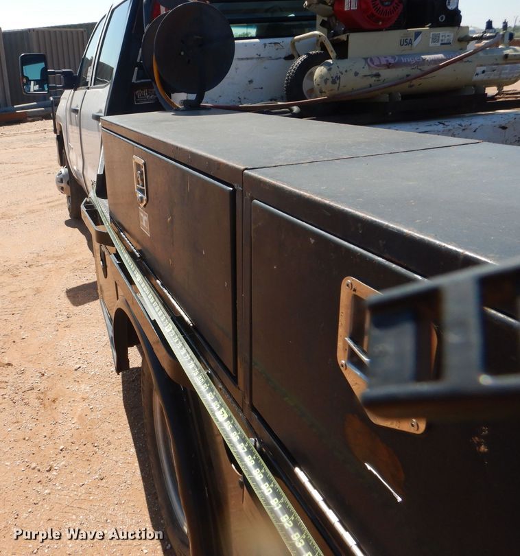 image for item DJ8996 2015 Chevrolet Silverado 3500HD  Crew Cab flatbed pickup truck