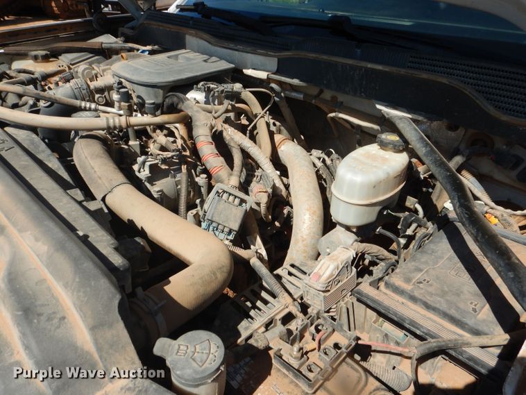 image for item DJ8996 2015 Chevrolet Silverado 3500HD  Crew Cab flatbed pickup truck