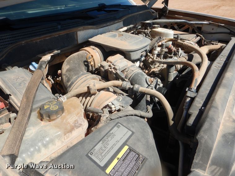 image for item DJ8996 2015 Chevrolet Silverado 3500HD  Crew Cab flatbed pickup truck