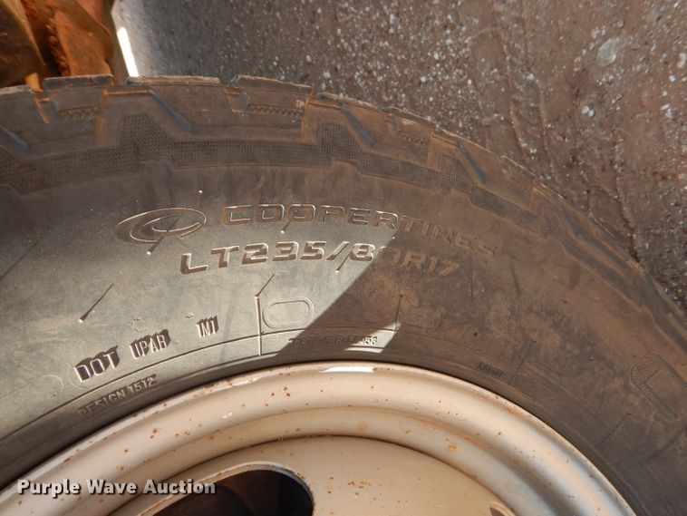 image for item DJ8996 2015 Chevrolet Silverado 3500HD  Crew Cab flatbed pickup truck