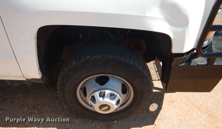 image for item DJ8996 2015 Chevrolet Silverado 3500HD  Crew Cab flatbed pickup truck