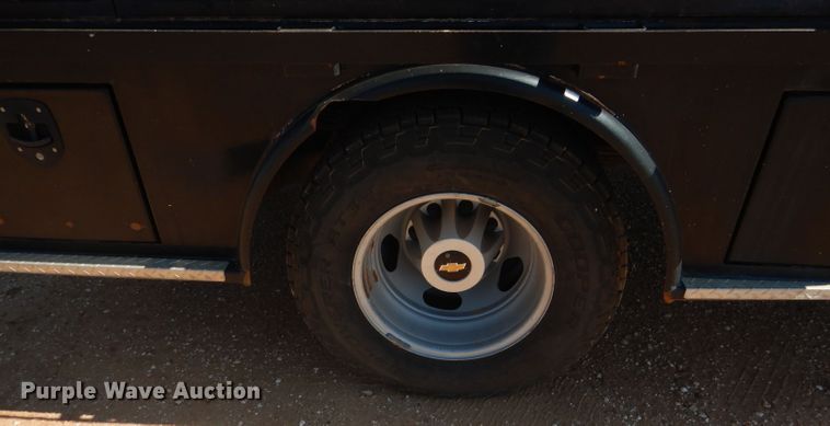 image for item DJ8996 2015 Chevrolet Silverado 3500HD  Crew Cab flatbed pickup truck