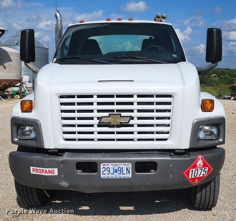 image for item DL6670 2005 Chevrolet C8500  truck cab and chassis