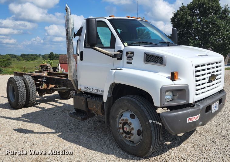 image for item DL6670 2005 Chevrolet C8500  truck cab and chassis