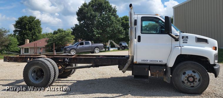 image for item DL6670 2005 Chevrolet C8500  truck cab and chassis