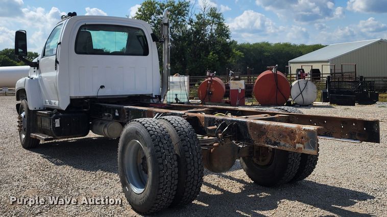 image for item DL6670 2005 Chevrolet C8500  truck cab and chassis