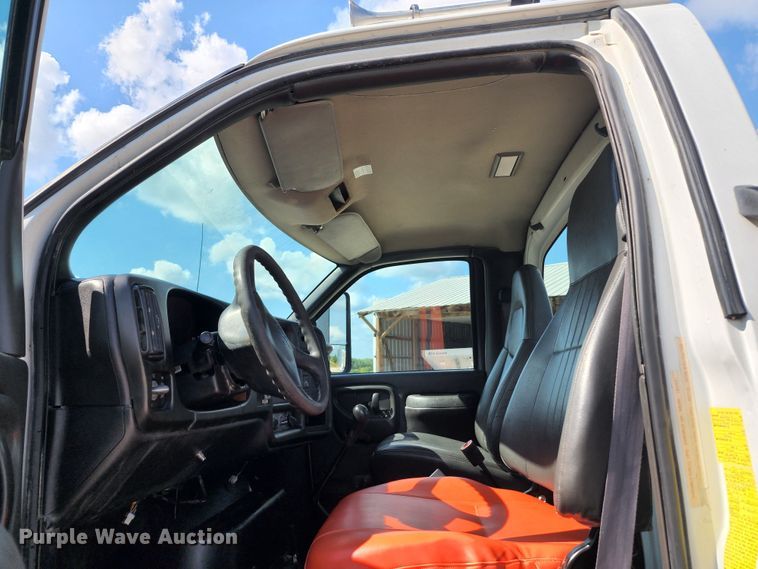 image for item DL6670 2005 Chevrolet C8500  truck cab and chassis