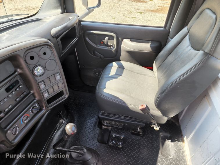 image for item DL6670 2005 Chevrolet C8500  truck cab and chassis