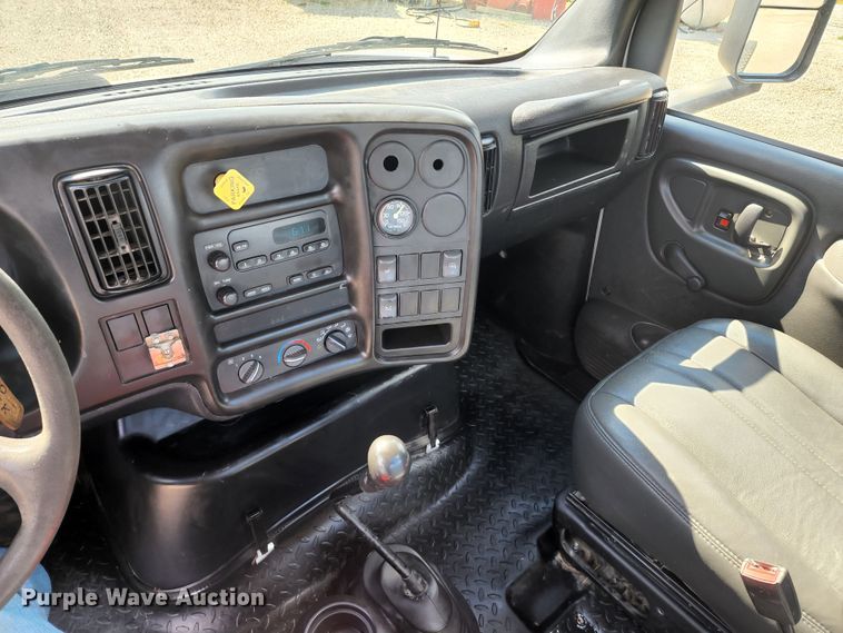 image for item DL6670 2005 Chevrolet C8500  truck cab and chassis