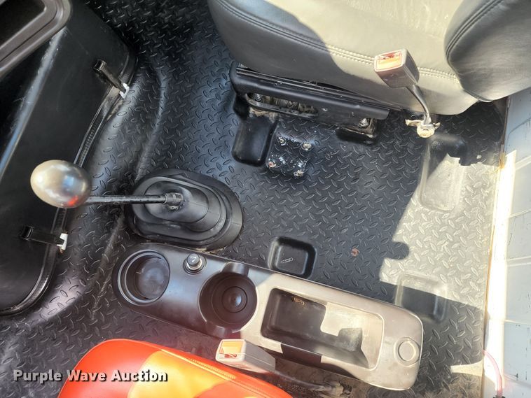 image for item DL6670 2005 Chevrolet C8500  truck cab and chassis