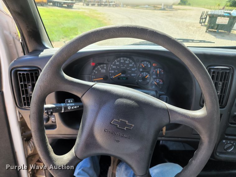 image for item DL6670 2005 Chevrolet C8500  truck cab and chassis