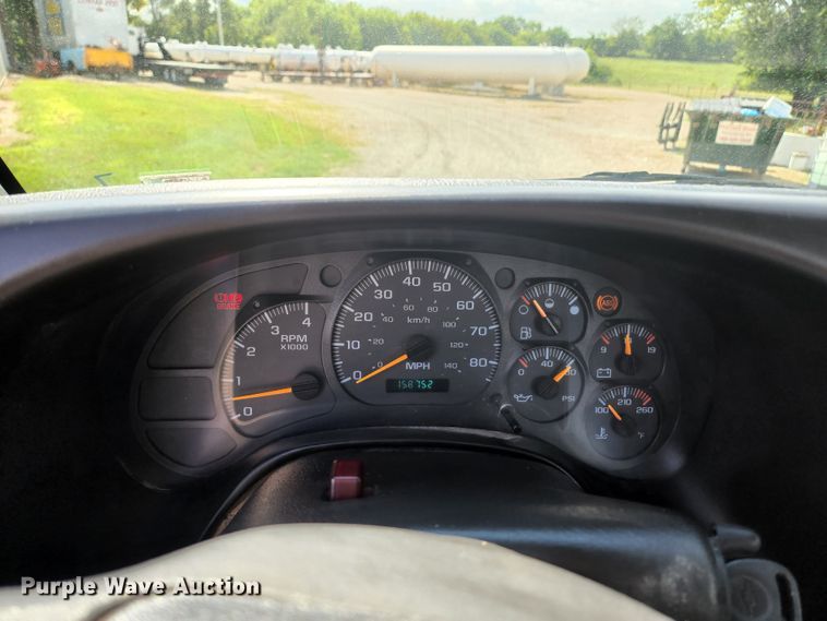 image for item DL6670 2005 Chevrolet C8500  truck cab and chassis