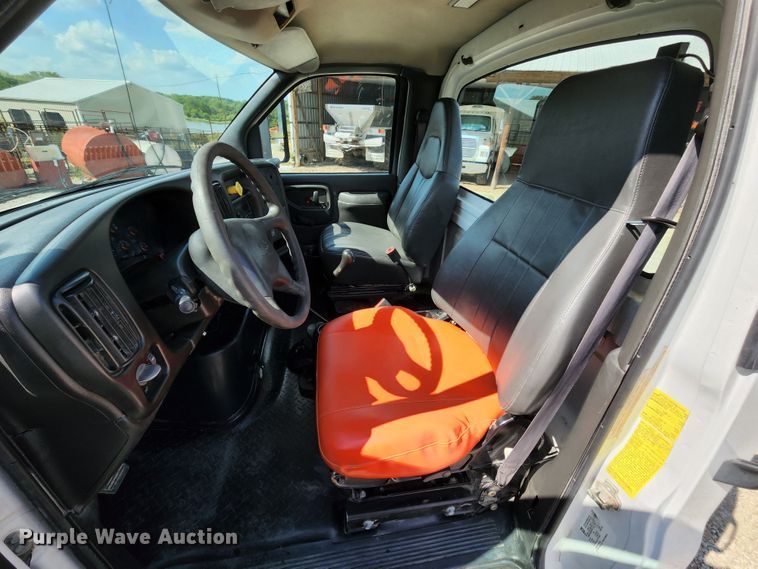 image for item DL6670 2005 Chevrolet C8500  truck cab and chassis