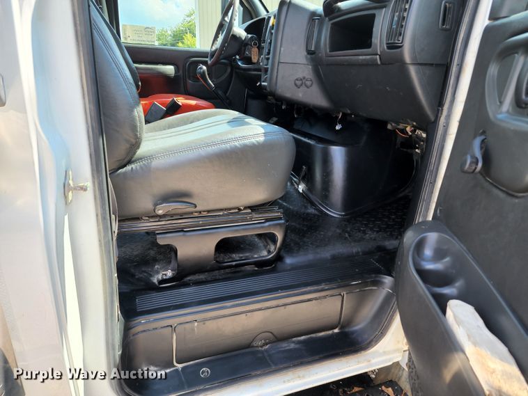 image for item DL6670 2005 Chevrolet C8500  truck cab and chassis