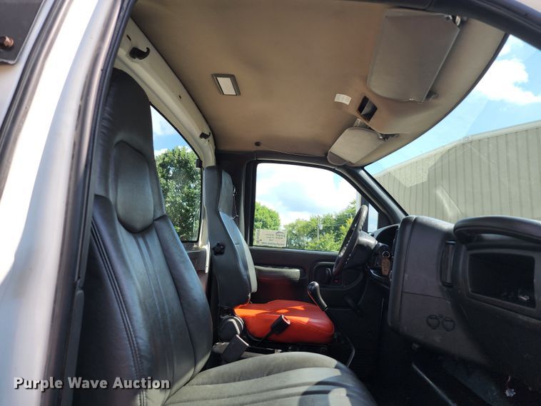 image for item DL6670 2005 Chevrolet C8500  truck cab and chassis