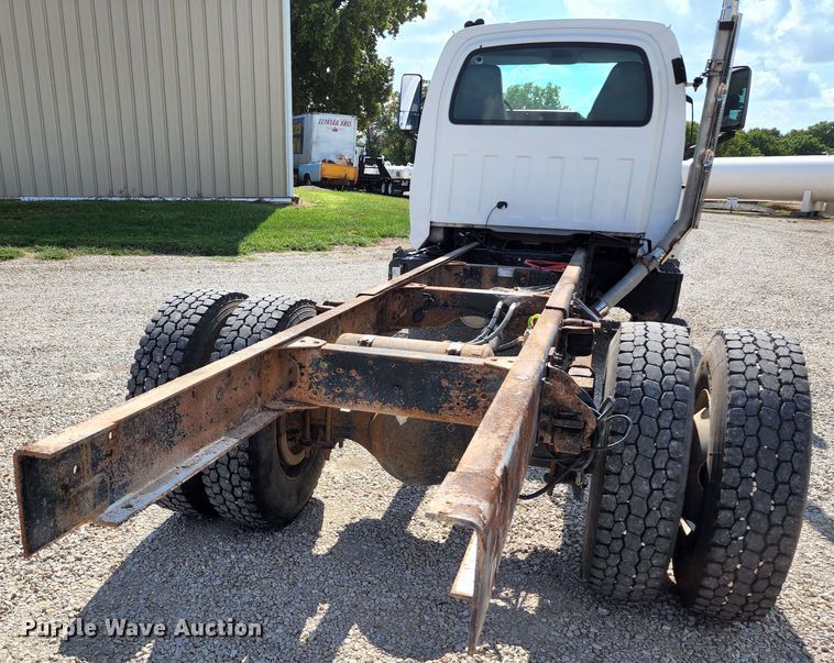 image for item DL6670 2005 Chevrolet C8500  truck cab and chassis