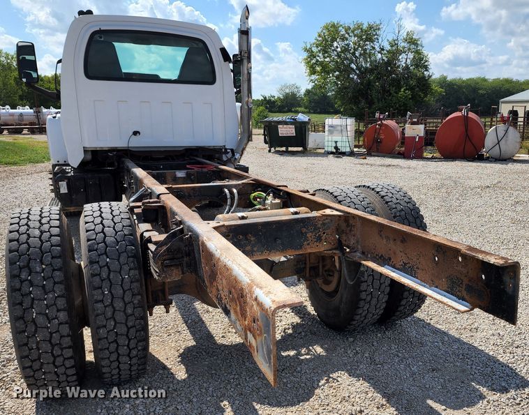 image for item DL6670 2005 Chevrolet C8500  truck cab and chassis