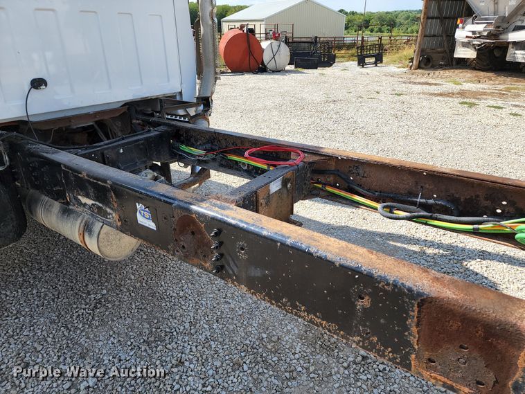 image for item DL6670 2005 Chevrolet C8500  truck cab and chassis