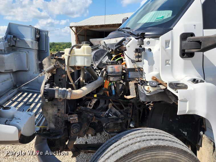 image for item DL6670 2005 Chevrolet C8500  truck cab and chassis