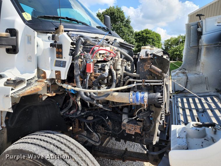 image for item DL6670 2005 Chevrolet C8500  truck cab and chassis