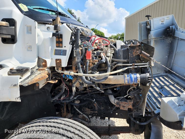 image for item DL6670 2005 Chevrolet C8500  truck cab and chassis