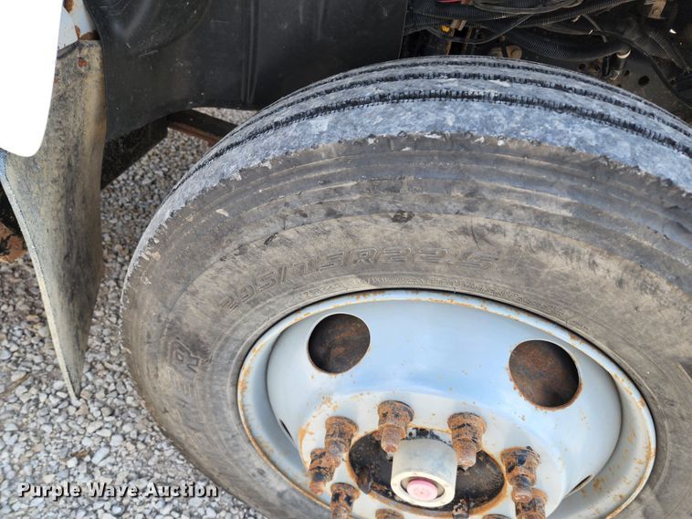 image for item DL6670 2005 Chevrolet C8500  truck cab and chassis