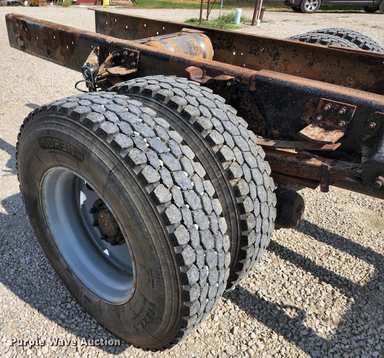 image for item DL6670 2005 Chevrolet C8500  truck cab and chassis