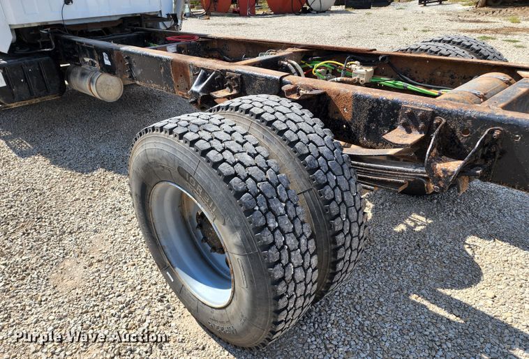 image for item DL6670 2005 Chevrolet C8500  truck cab and chassis