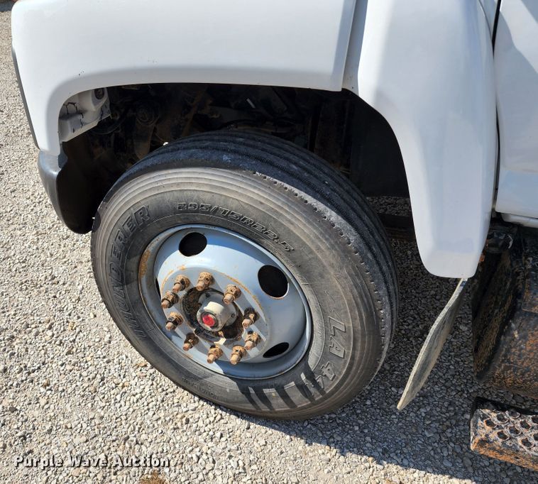 image for item DL6670 2005 Chevrolet C8500  truck cab and chassis