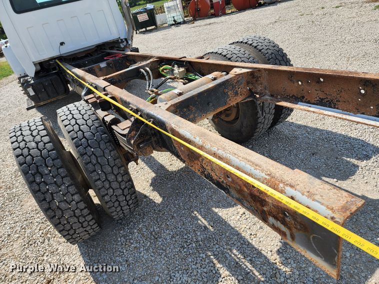 image for item DL6670 2005 Chevrolet C8500  truck cab and chassis