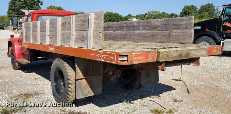 image for item DL6675 1968 International Loadstar 1600  dump flatbed truck