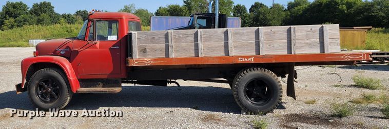 image for item DL6675 1968 International Loadstar 1600  dump flatbed truck