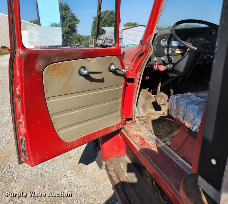 image for item DL6675 1968 International Loadstar 1600  dump flatbed truck