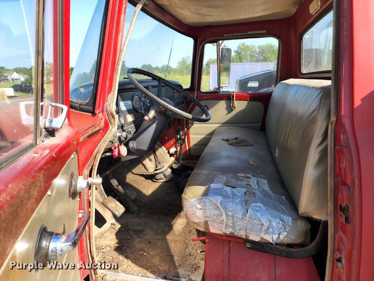 image for item DL6675 1968 International Loadstar 1600  dump flatbed truck